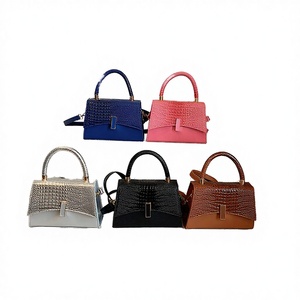 กระเป๋าถือสะพายข้างผู้หญิง ดีไซน์ใหม่ หนัง PU สีพื้น แฟชั่น ทันสมัย บุโพลีเอสเตอร์ พกพาสะดวก - Product Image 2