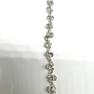 Grosir penjualan langsung rantai cangkir berlian imitasi pemangkasan rantai kacamata berlian imitasi untuk aksesoris garmen