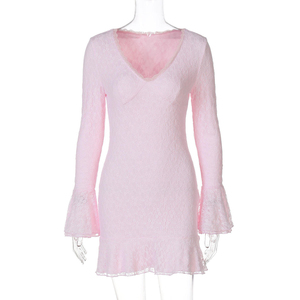 Vestido de otoño elegante para mujer con cuello en V, manga acampanada y encaje, ajustado a la cadera, ideal para club. - Product Image 4