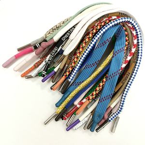 Cordon de serrage rond personnalisé en polyester pour sweats à capuche, sacs, chaussures avec embouts personnalisés en silicone, plastique ou métal - Product Image 2