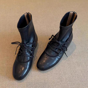 Bottes Martin rétro à bout rond en peau de mouton ~ Nouveauté 2025, plates, amincissantes, polyvalentes, à lacets, extensibles et ajustées - Product Image 1