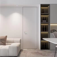 Portes intérieures modernes en bois blanc pour chambres à coucher, système invisible et dissimulé pour la conception d'intérieur des villas