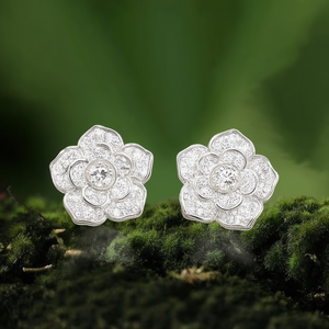 Orecchini a Perno E3560 in Oro Bianco con Fiore, Incastonatura a Pavé, Cristallo Taglio Brillante Rotondo, Gioielli da Sposa per Donna - Product Image 2