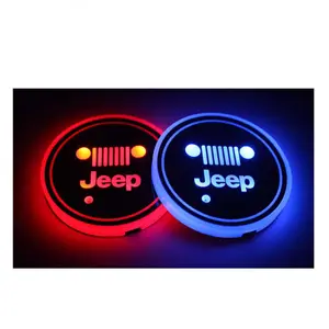 2 шт. Светодиодные Автомобильные подстаканники с 7 видов цветов сменным USB-ковриком для зарядки, люминесцентные подстаканники для Jeep Wrangler