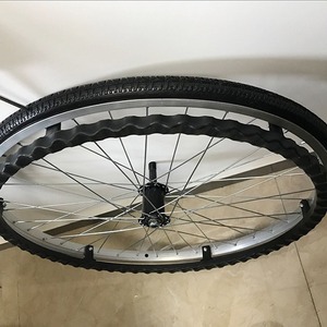 Rueda de Repuesto para Silla de Ruedas Jinwang, Neumático Sólido Trasero, Accesorios para Silla de Ruedas Médica, Duradero, de Alta Calidad, de Aleación de Aluminio y Goma - Product Image 3