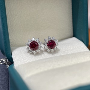Anillo, Pendientes y Collar <span class=keywords><strong>de</strong></span> Plata 925 Chapado en Oro con Rubí <span class=keywords><strong>de</strong></span> 1 Quilate <span class=keywords><strong>de</strong></span> Alta Gama, Color <span class=keywords><strong>Sangre</strong></span> <span class=keywords><strong>de</strong></span> Pichón, Diseño <span class=keywords><strong>de</strong></span> Flores/Girasol - Product Image 2