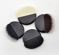 Petit pinceau à poudre de contournement semi-circulaire plat et en forme d'éventail pour le visage pinceau de maquillage multifonctionnel portable
