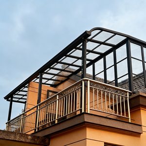 กันสาดน้ำหนักเบาจากจีน โครงอะลูมิเนียมเคลือบพีซี กันน้ำได้ตามธรรมชาติ ประกอบง่าย - Product Image 6