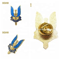 Épingle de revers en métal de qualité supérieure, nouveau style, échantillon gratuit, motif épée