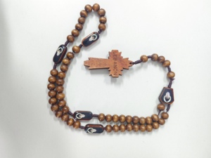 Collier en perles de bois naturel <span class=keywords><strong>Komi</strong></span>, collier chapelet croix Saint Charbel, collier religieux tressé à la main - Product Image 2