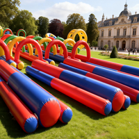 Accessoires amusants pour la journée sportive des enfants et des adultes, parcours d'obstacles gonflable super grand pour les jeux d'aventure de team building en plein air