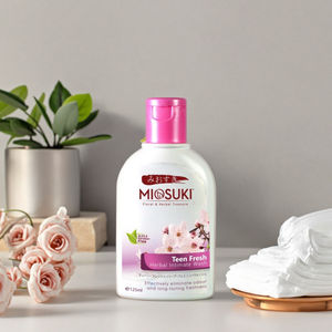 Miosuki Teenage Fresh Wash Limpiador íntimo a base de hierbas Cuidado del pH suave Higiene adolescente Confianza y limpieza - Product Image 1