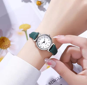 Reloj de esfera pequeña redonda para mujer, reloj de cuarzo con correa de cuero simple y elegante - Product Image 1