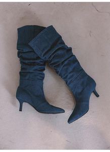 Bottines hautes à texture plissée Collaboration - Product Image 1