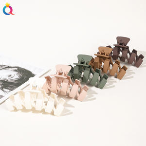 En stock plusieurs couleurs en plastique PC grande <span class=keywords><strong>pince</strong></span> à cheveux pas cher <span class=keywords><strong>crabe</strong></span> <span class=keywords><strong>prix</strong></span> accessoires en gros pour jeunes femmes cheveux gril - Product Image 5