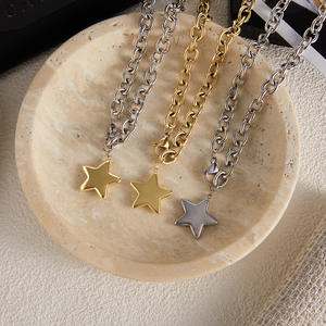 Collar con Colgante de Estrella en Cadena Rolo Gruesa, Chapado en Oro PVD Vintage, Acero Inoxidable Pulido, Resistente al Agua y al Deslustre - Product Image 4