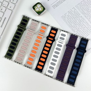 Bracelet de montre en silicone bicolore Forwelleny, bracelet sport ovale segmenté bicolore pour <span class=keywords><strong>Apple</strong></span> Watch Series 11 10 9 <span class=keywords><strong>8</strong></span> Ultra 2 49 mm 45 mm - Product Image 1