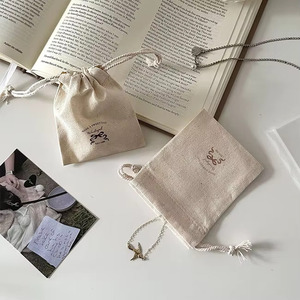 Pochette à bijoux en coton mousseline personnalisée avec logo, sacs en toile à cordon, sacs cadeaux réutilisables écologiques - Product Image 4
