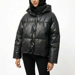 Veste matelassée légère pour femme, de qualité supérieure, avec fermeture éclair intégrale et poches latérales, idéale pour un usage quotidien. - Product Image 1