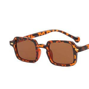 แว่นกันแดดทรงสี่เหลี่ยมทันสมัยและอินเทรนด์สำหรับถ่ายภาพกลางแจ้ง ป้องกันแสงแดด - Product Image 6