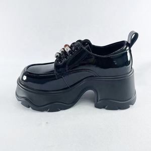 Новые женские туфли из лакированной кожи в британском стиле на толстой подошве с высоким каблуком и бисером, весна-лето 2026 - Product Image 2