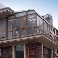 Véranda extérieure isolée en verre trempé double de style moderne pour villa résidentielle et hôtel