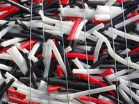 PEX (polyéthylène réticulé) TUYAUX EN PLASTIQUE PLOMPAGE (MIX COLOR) BALLES DÉCHETS pour RECYCLAGE