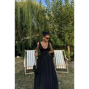 Robe de cocktail noire à bretelles - Product Image 4