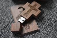 Grosir promosi Terbaik Logo gratis OEM USB Flash Drive2.0 Pen Drive dengan kotak kayu 32GB USB Stick untuk hadiah Natal