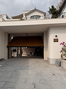 <span class=keywords><strong>Porte</strong></span> de <span class=keywords><strong>garage</strong></span> à enroulement <span class=keywords><strong>motorisée</strong></span> monobloc avec grille encastrée, design de façade intégré et style auvent - Product Image 5