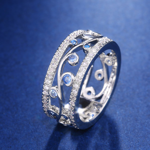 Anello Geometrico Traforato per Donne, Stile Bicolore, Elegante Accessorio da Dito per Feste e Matrimoni, Idea Regalo - Product Image 1