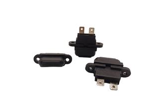 Высокопроизводительный пластиковый держатель предохранителей 25 кА, черный, с центральным отверстием, средний размер, для автомобильных предохранителей, с дополнительной крышкой - Product Image 2