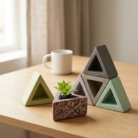 Pot à plantes succulentes en béton géométrique triangulaire, surface lisse, pot décoratif pour bureau et maison