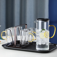 Ensemble de bouteilles en verre pour eau potable Ensemble de bouteilles d'eau de couleur différente Verres à pichet avec poignée Plateau 6pcs Gobelet à eau