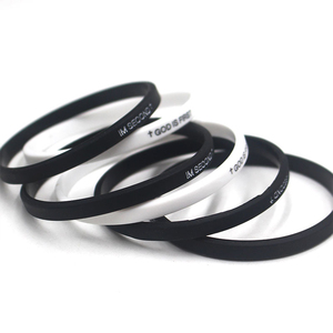 Nhiều Màu Mỏng Dải Thể Thao Tùy Chỉnh Silicone Vòng Đeo Tay Thiên Chúa Là Thư Đầu Tiên Hợp Thời Trang Thương Hiệu 5Mm Cao Su Tay Dây Đeo Cổ Tay Khuyến Mại - Product Image 1