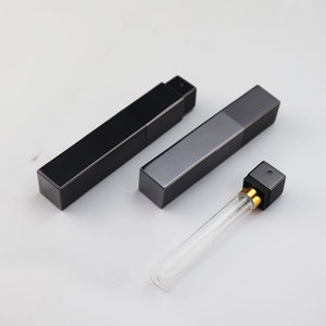 <span class=keywords><strong>Atomiseur</strong></span> <span class=keywords><strong>de</strong></span> <span class=keywords><strong>parfum</strong></span> <span class=keywords><strong>rechargeable</strong></span> <span class=keywords><strong>de</strong></span> luxe, 7,5 ml, en aluminium, portable, carré, à visser, avec flacon intérieur en verre - Product Image 2