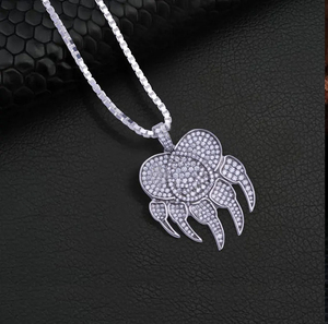 Colgante de Moissanita Único con Corte Brillante y Destellos Radiantes, Diseño Moderno y Elegante, Perfecto para Collares en Capas o de Uso Individual - Product Image 3