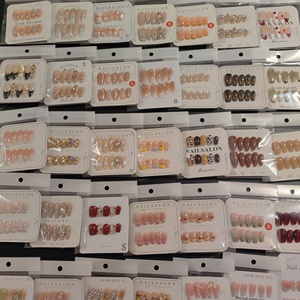Uñas Postizas Medianas con Diseño Aleatorio, Kit de Uñas Postizas Elegantes y Duraderas, Regalo para Chicas Jóvenes - Product Image 2