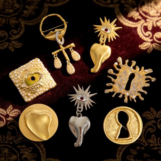 Vintage Metal Brooch for Women Irregular Eye Brooch Sweater Coat Suit Accessories Jewelry Gifts