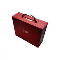 Grosir kotak hadiah perhiasan Mini mewah Logo kustom penutupan magnetik bahan daur ulang laminasi Matt timbul mewah