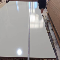 Panneau MDF mélaminé à surface brillante avec grain de bois, design moderne, écologique, panneau MDF mélaminé de qualité E1 pour armoire