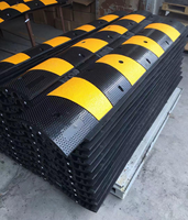 Reductor de velocidad de caucho sólido negro y amarillo de alta resistencia de 1830 mm de longitud con capacidad de carga de 20 toneladas y antipresión para seguridad vial