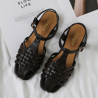Nouvelles sandales plates d'été tissées ajourées pour femmes, à semelle souple, confortables, avec boucle monobloc, style romain pour les vacances