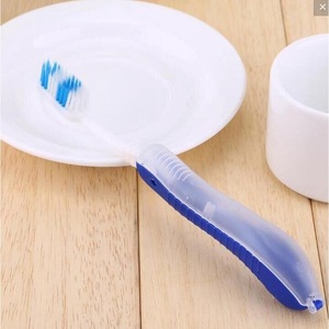Brosse à dents pliable bleu clair à poils souples, portable, pour l'hygiène buccale, usage adulte, design pliable - Product Image 3