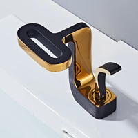 Robinet de lavabo chaud et froid au design artistique mitigeur de baignoire cascade à poignée unique