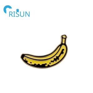 Usine personnalisée bananes fruits jaunes mignon émail broche métal course danse banane épinglette personnalisé pelé banane épingle insigne - Product Image 5