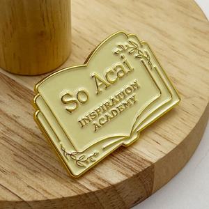 Venta al por mayor de alfileres esmaltados a granel, alfileres de solapa escolares de esmalte suave, diseño de Metal, ropa para estudiantes de la <span class=keywords><strong>Academia</strong></span>, broche en el pecho, insignia con logotipo personalizado - Product Image 4