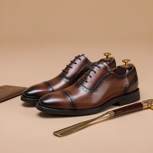 Zapatos brogue de cuero genuino para hombre con punta cuadrada retro, cosidos a mano, ligeros, transpirables, antideslizantes y de estilo casual. - Product Image 4