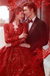 Nuovo Abito da Sposa <span class=keywords><strong>Rosso</strong></span> in Pizzo 2025 con Grande Strascico, Stile Vintage Francese Invernale, Abito da Donna in Tulle Taglie Forti - Product Image 3