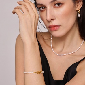 Collier en or luxueux anti-ternissement 18 carats en acier inoxydable véritable avec perle d'eau douce, coffret cadeau pour femmes et filles - Product Image 1